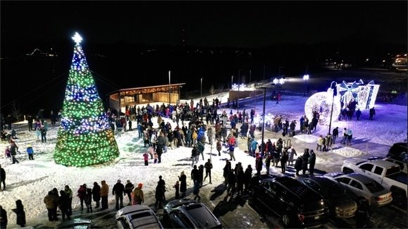 Christmas at the Crossings holiday tree lighting event.