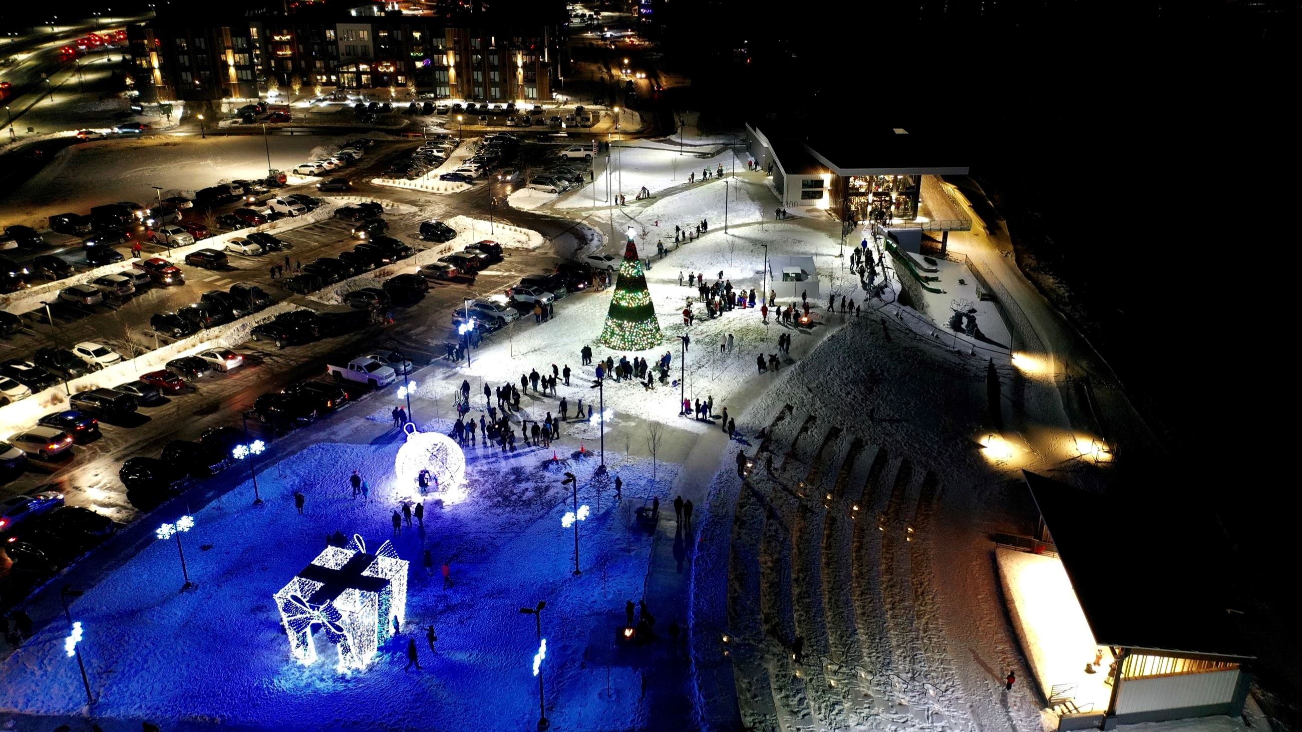 Mississippi Crossings holiday décor in multi-color.