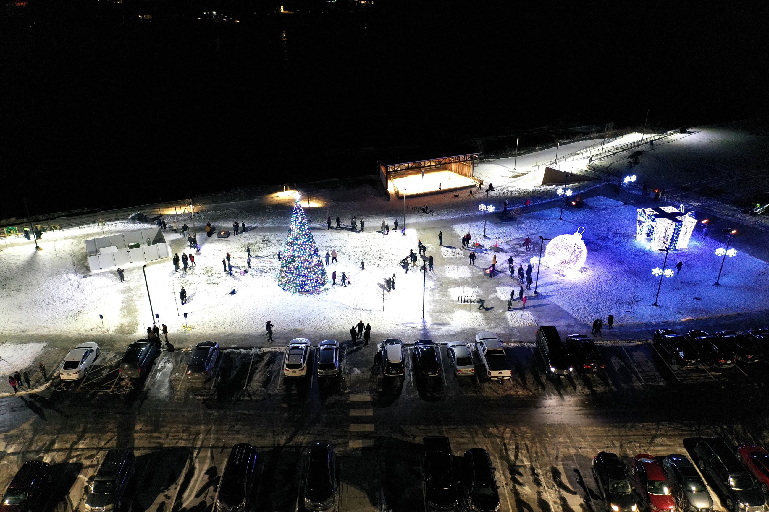 MCEC holiday décor in white and blue.