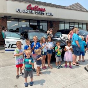 Children eating ice cream